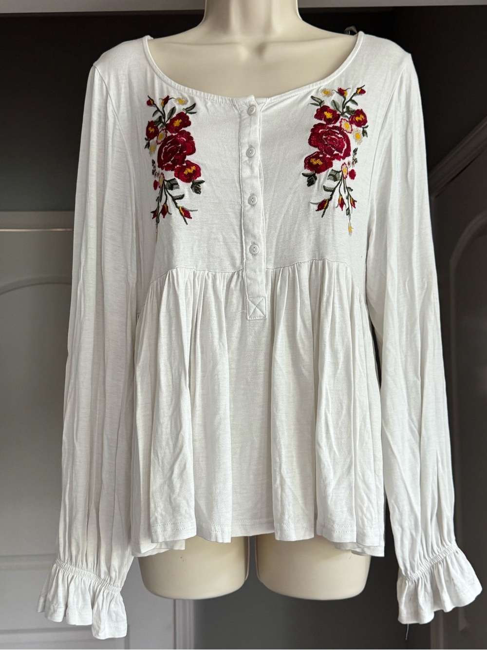 LIV Los Angeles Large White Floral Embroidered Boho Babydoll Henley Top